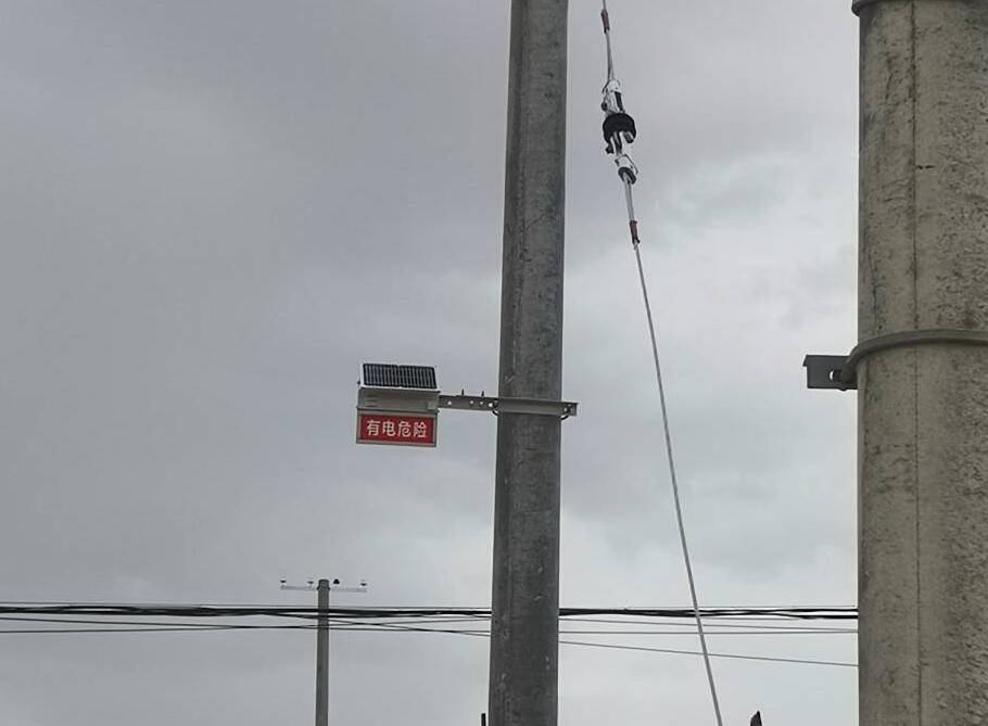 甘肅電力安裝防外破警示牌，為電力防護增添“保護傘”